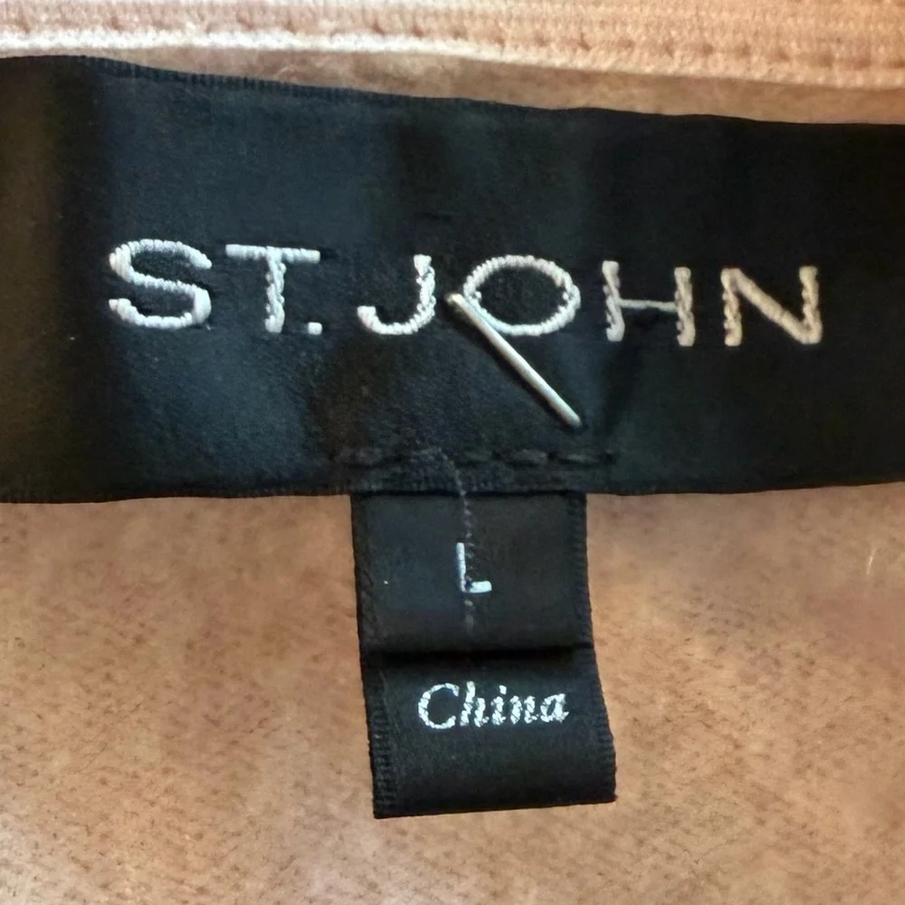 St. John Soft Pink Knit - Picture 2 of 3